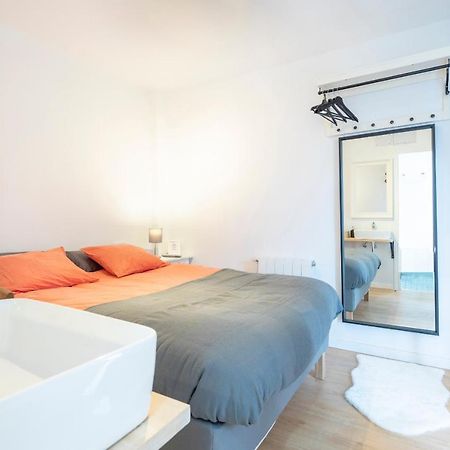 Independent Room Close To Ifema Y Aeropuertob Madrid Exterior foto