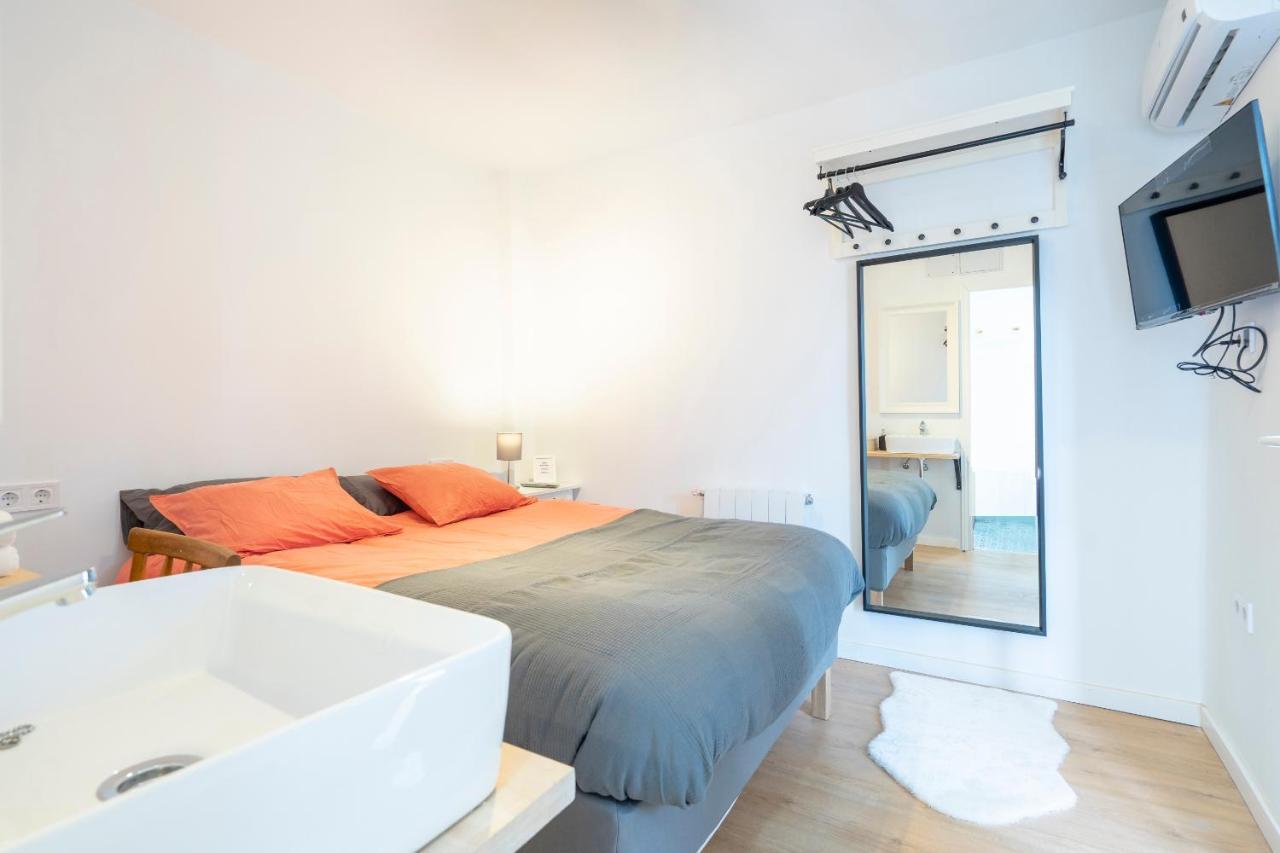 Independent Room Close To Ifema Y Aeropuertob Madrid Exterior foto